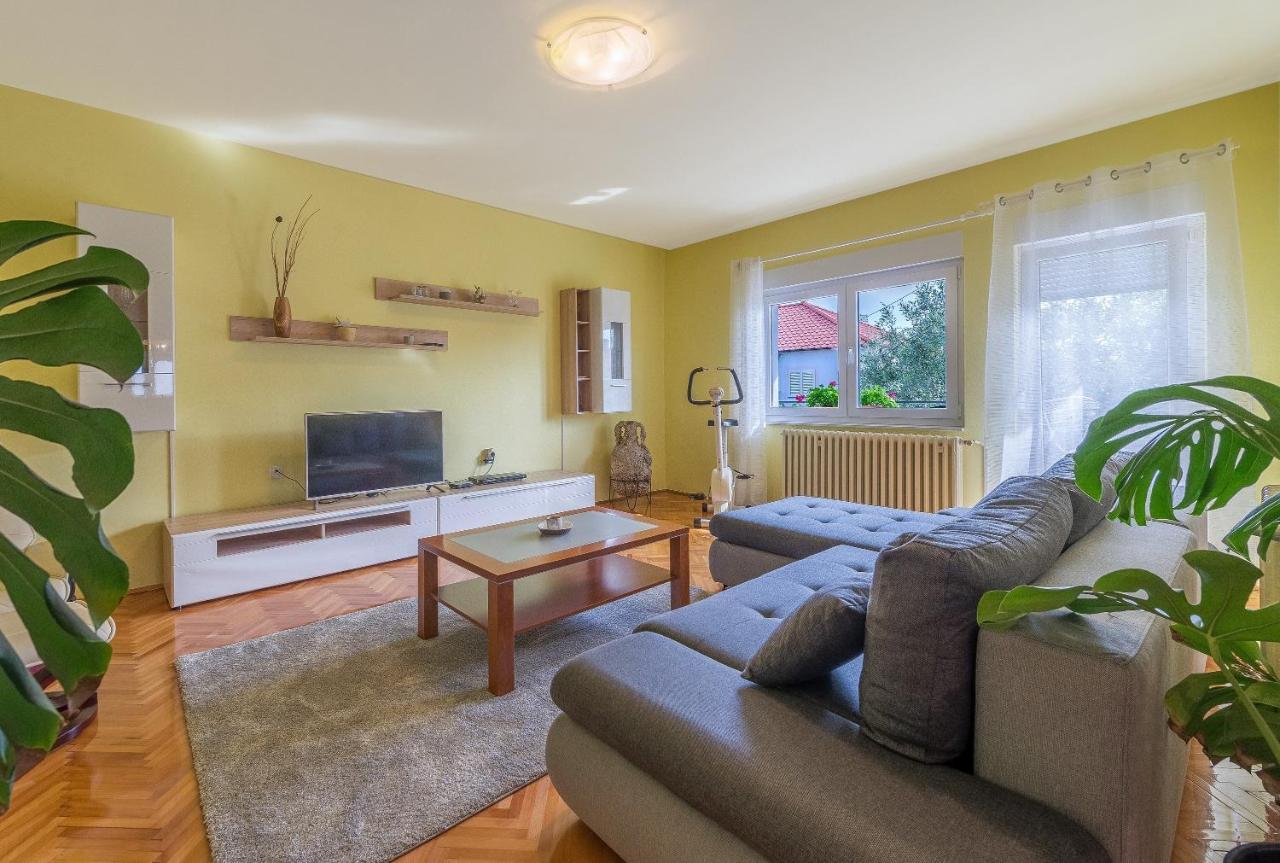 Apartments Villa Odesa With Shared Pool ザダル エクステリア 写真