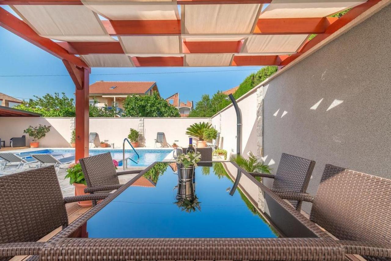 Apartments Villa Odesa With Shared Pool ザダル エクステリア 写真
