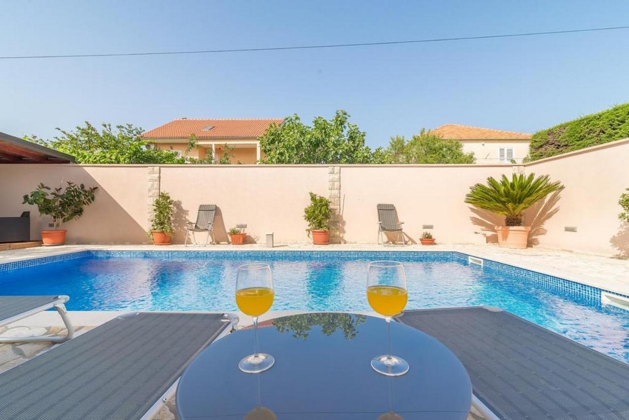 Apartments Villa Odesa With Shared Pool ザダル エクステリア 写真